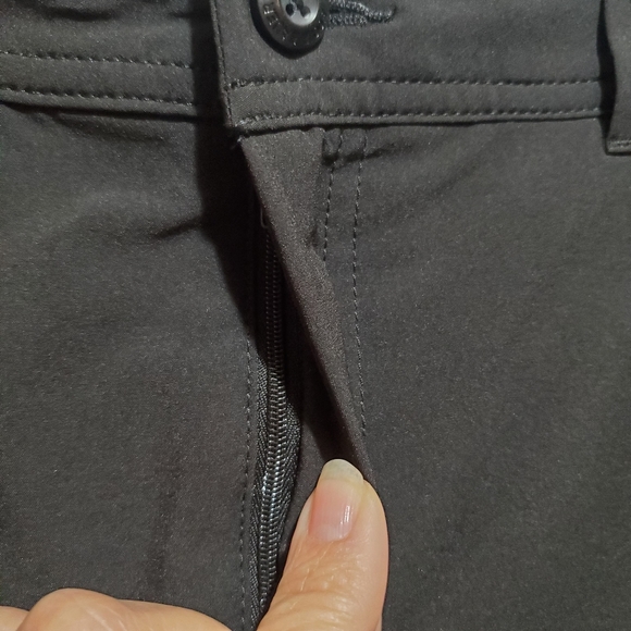 Eddie Bauer Adventurer 2.0 Black Golf Skort - Picture 3 of 13